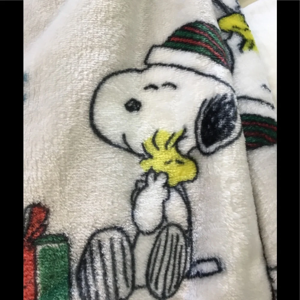 Peanuts Snoopy Velvetsoft Polyester Throw Blanket NWT